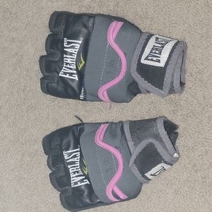 Ladies Everlast Evergel weighted pink hand wraps gloves, punch mitts